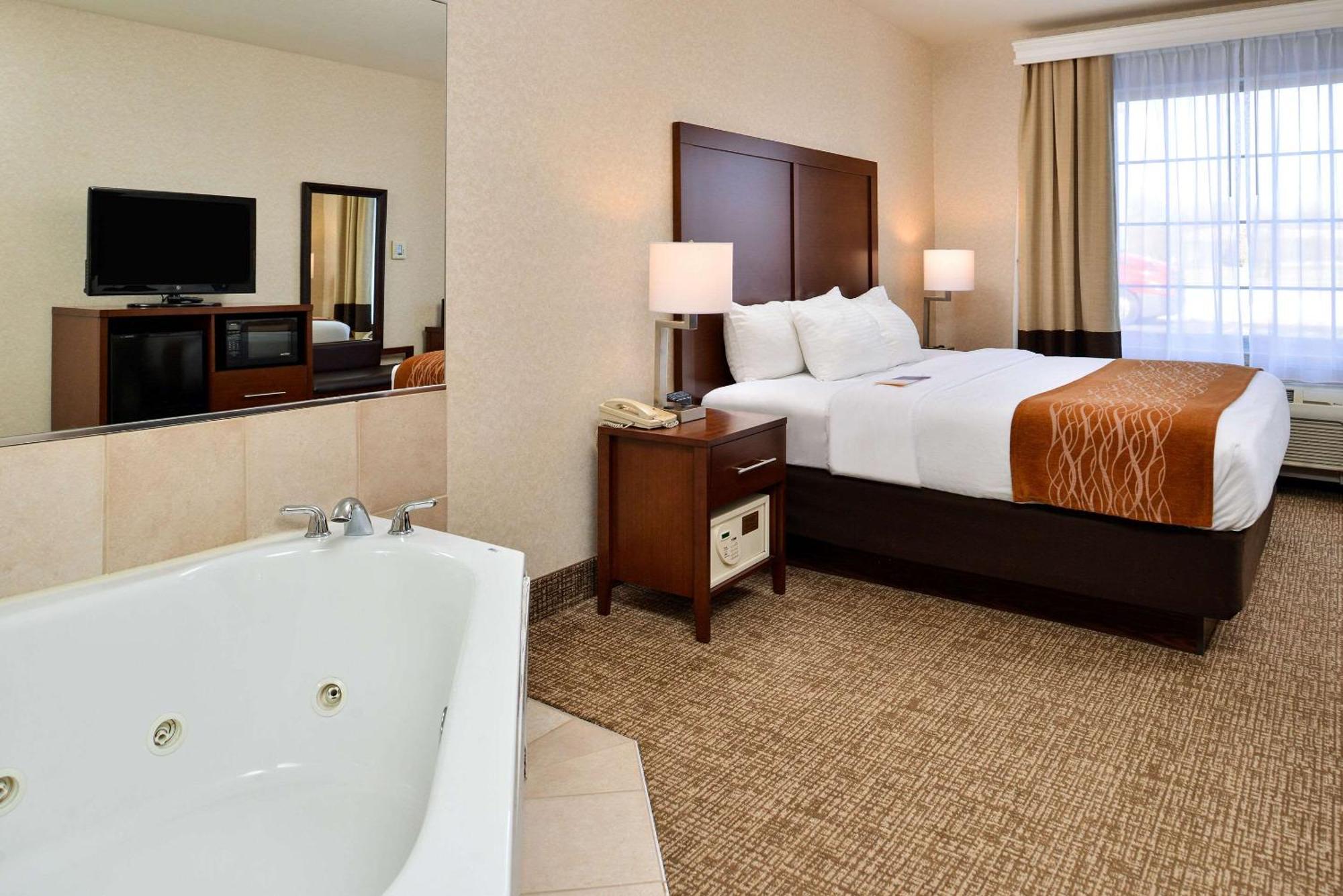 Comfort Inn & Suites Madison North Deforest Екстер'єр фото