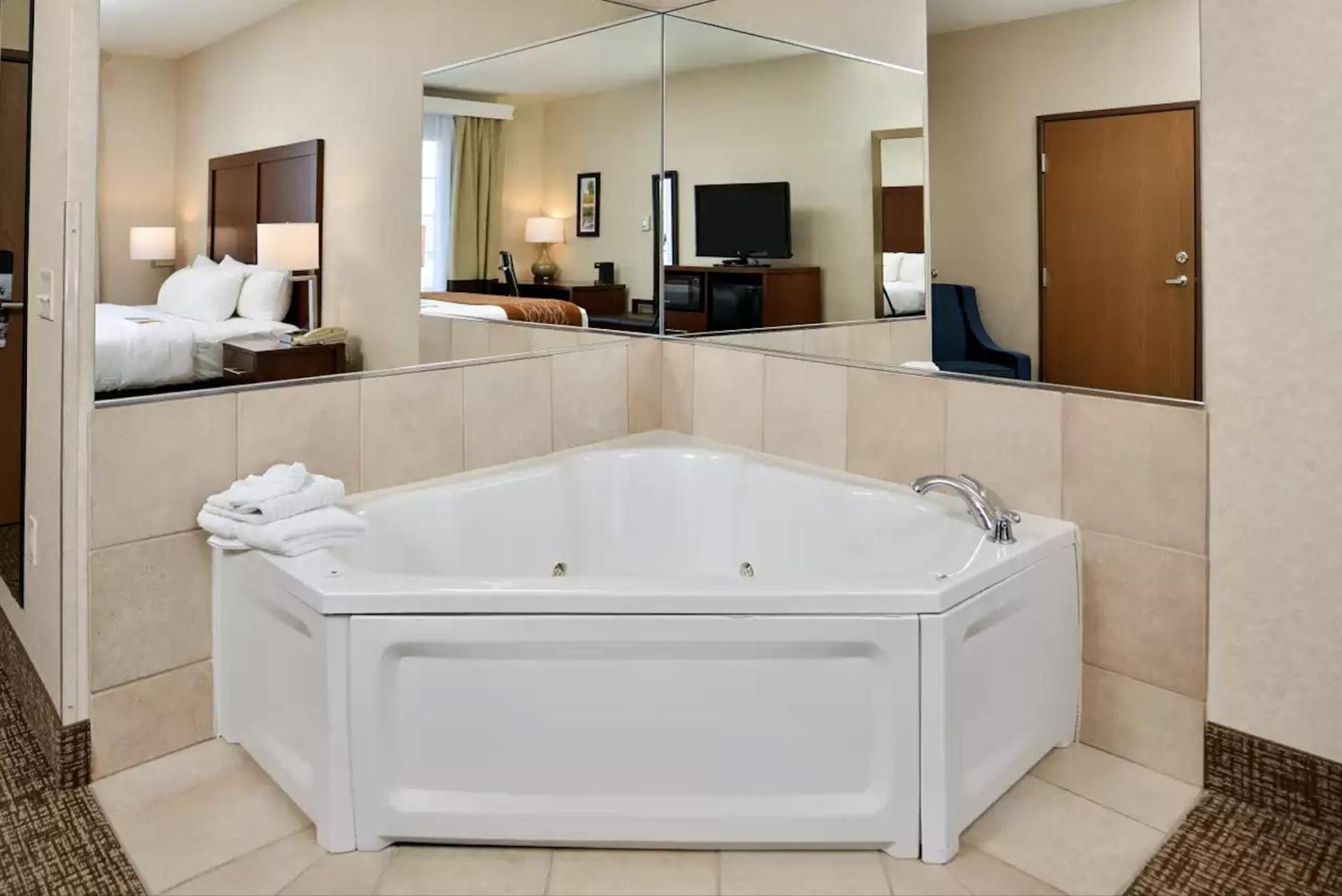 Comfort Inn & Suites Madison North Deforest Екстер'єр фото