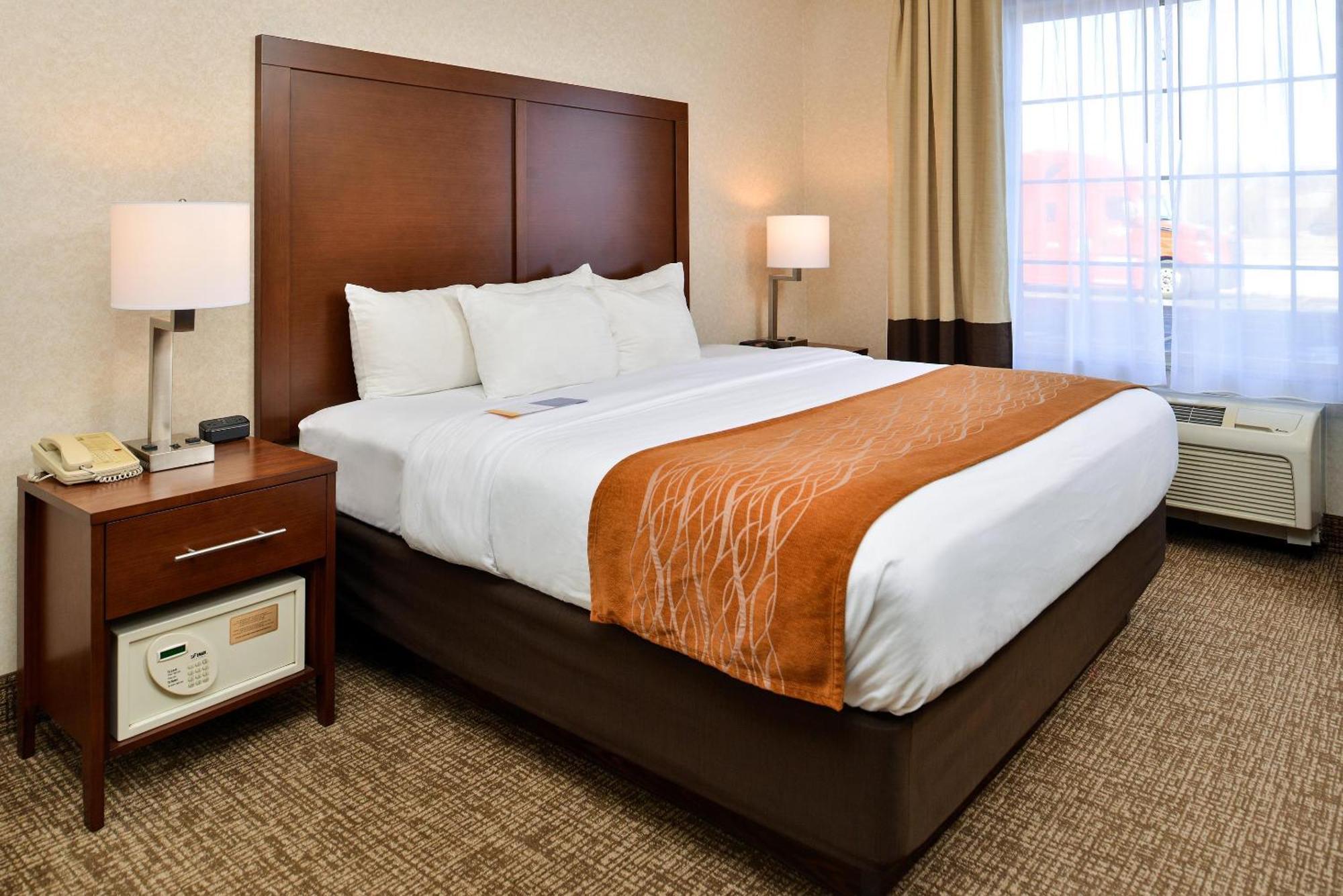 Comfort Inn & Suites Madison North Deforest Екстер'єр фото