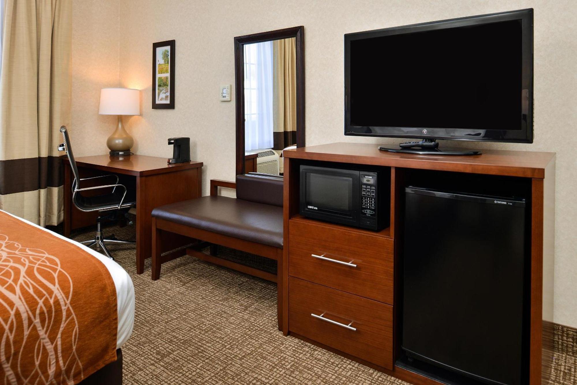 Comfort Inn & Suites Madison North Deforest Екстер'єр фото