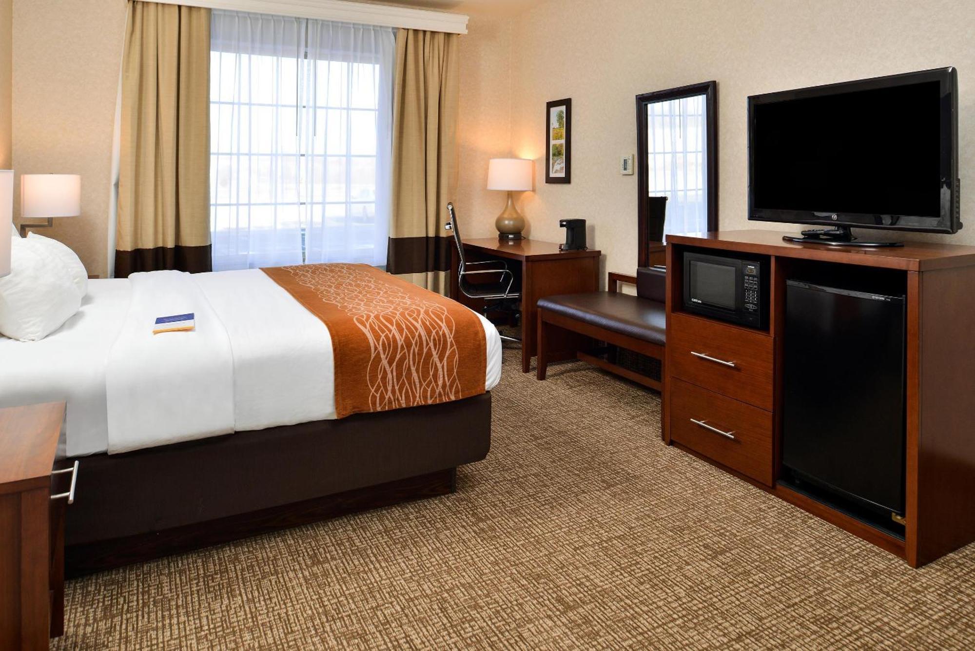 Comfort Inn & Suites Madison North Deforest Екстер'єр фото