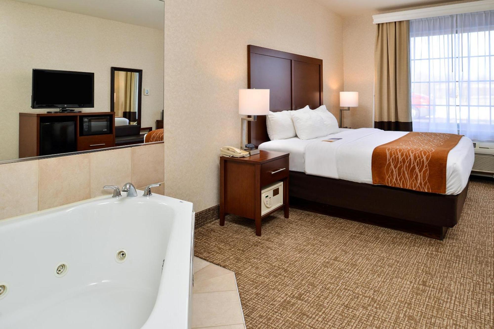 Comfort Inn & Suites Madison North Deforest Екстер'єр фото